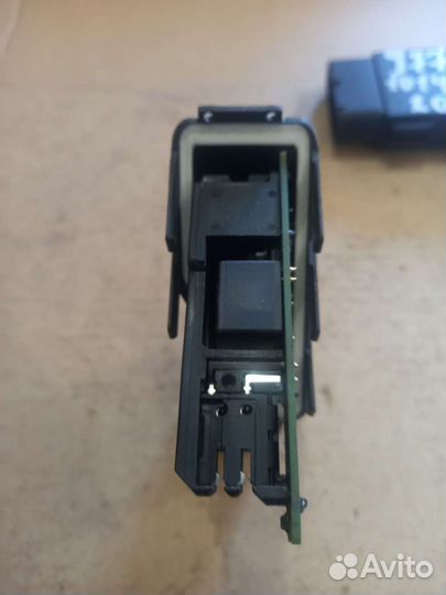 Блок Управления стеклоподъемниками Пассат Б5 гольф