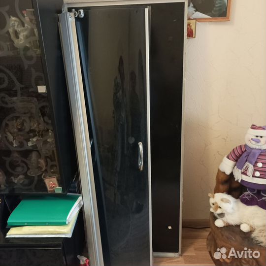 Стеклянные душевые перегородки