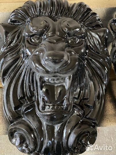 Барельеф лев