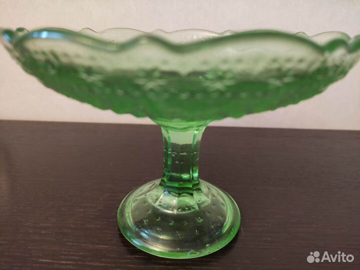 Две парные вазы из цветного стекла