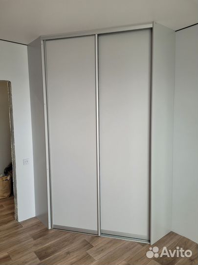 Шкаф купе с зеркалом
