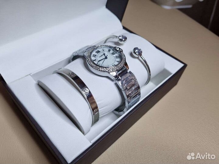 Женский набор Swarovski и 2 браслета