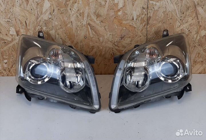 Фары передние пара тойота авенсис AZT250