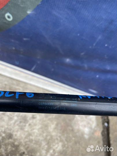 Амортизатор капота Volkswagen Golf 6 BSE 1.6 2010