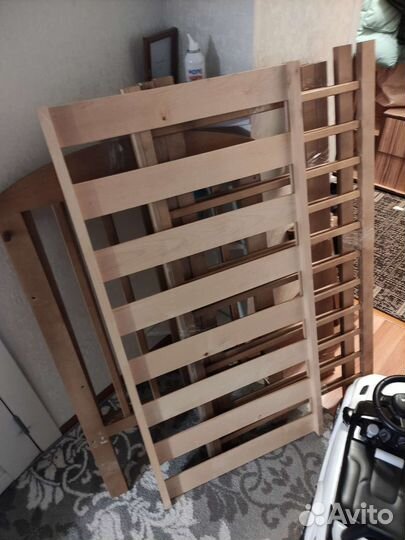 Детская кроватка с маятником