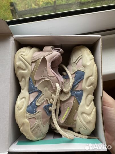 Кроссовки для девочки