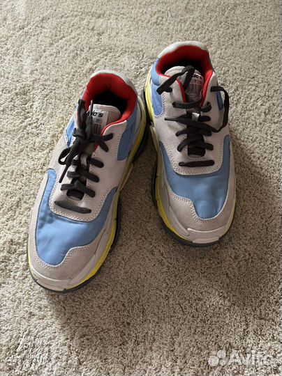 Кроссовки новые