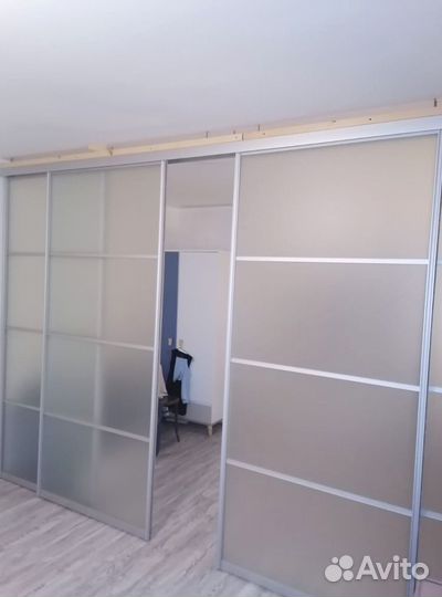 Раздвижные двери стеклянные для зонирования