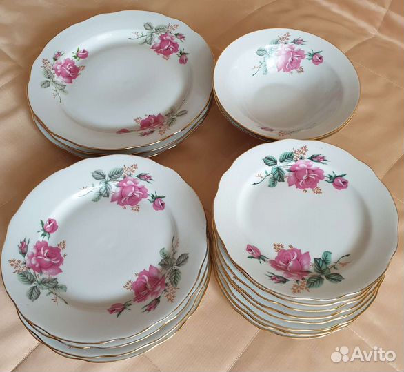 Набор столовой посуды. Тарелки. Дулёвский фарфор
