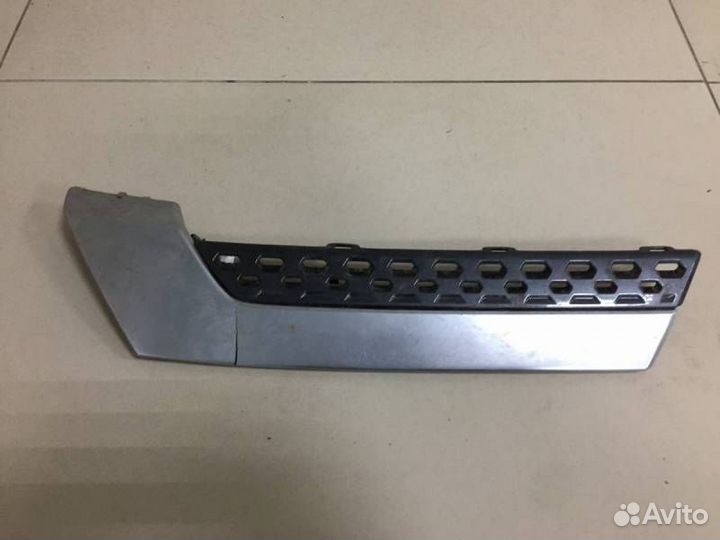 Накладка на решетку радиатора Mitsubishi Outlander