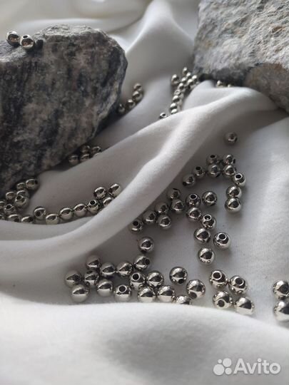 Сумки из бусин от бренда 