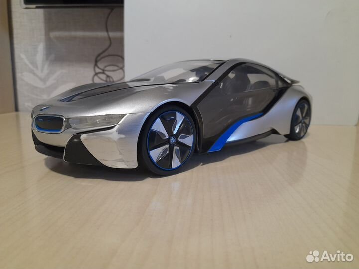BMW i8 радиуправляемая модель в отличном состоянии