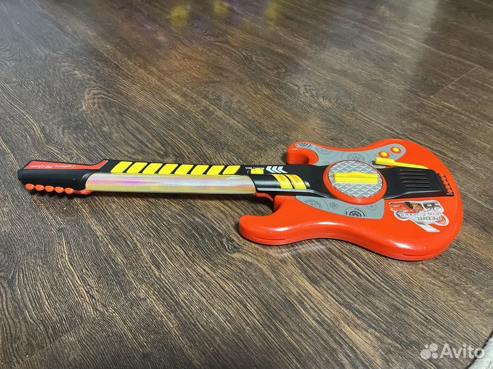 Музыкальная гитара