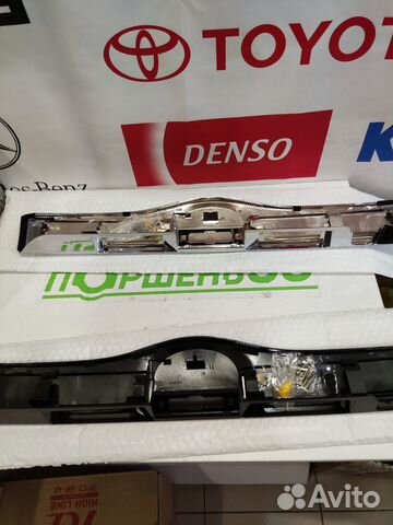 Накладка Задней Двери черная Toyota Prius NHW20