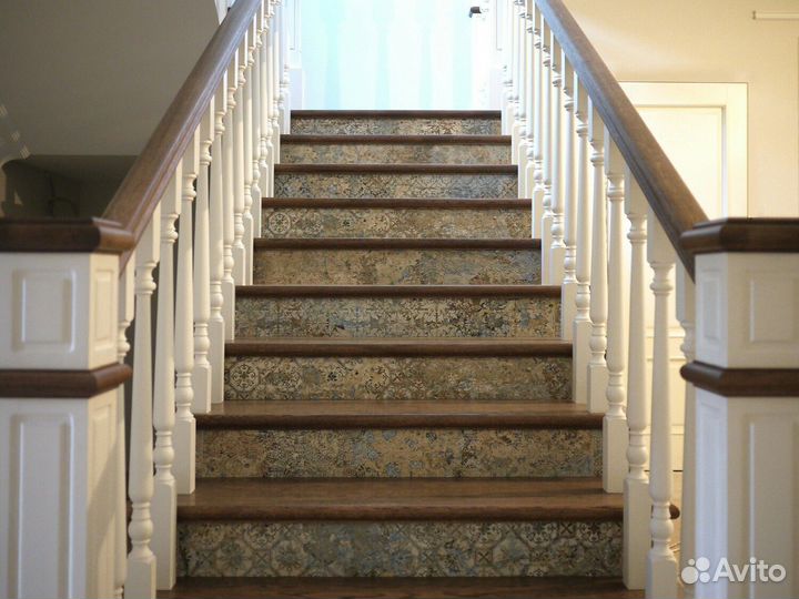 Лестница железная с деревянными ступенями