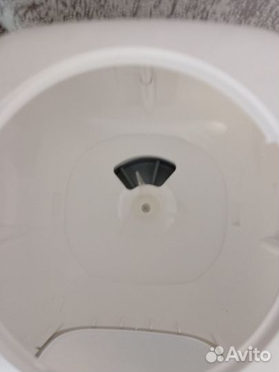 Автоматическая кормушка для кошек и собак