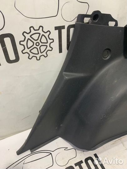 Обшивка багажника правая Nissan Terrano D10