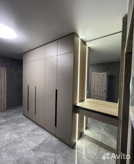 Шкаф четырехдверный