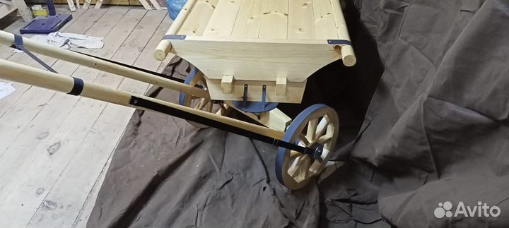 Деревянная тележка ручной работы
