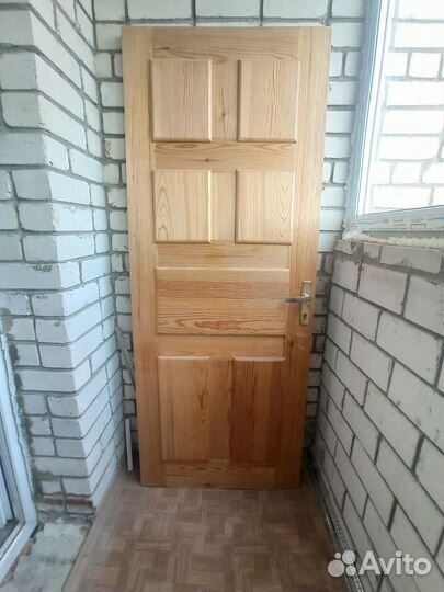 Дверь входная деревянная