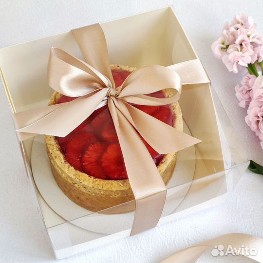 Торт Чизкейк Ванильный с клубникой в подарок