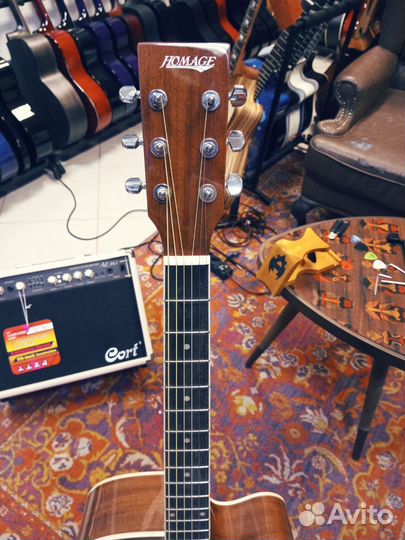 Акустическая гитара формы дредноут Homage