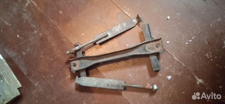 Крепление аккумулятора гранта калина2