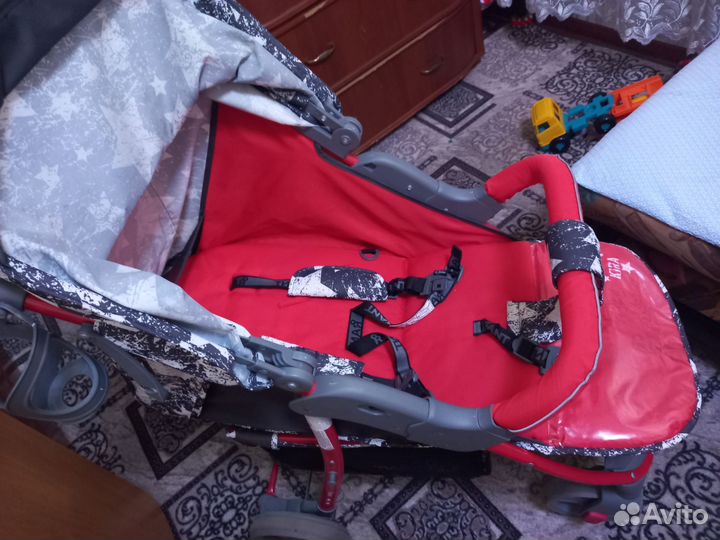 Прогулочная коляска