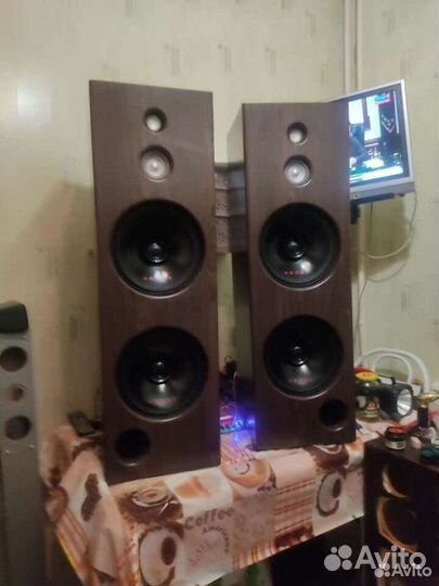 Напольные колонки (акустика)