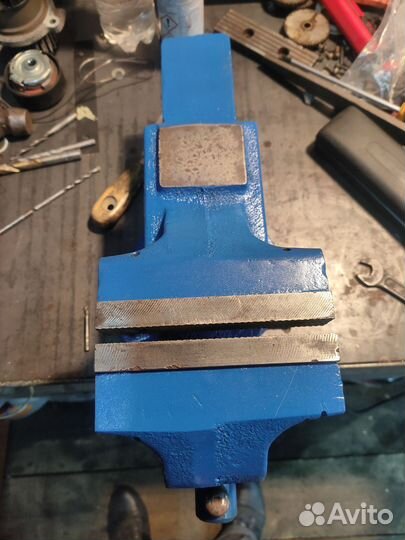 Тиски слесарные поворотные