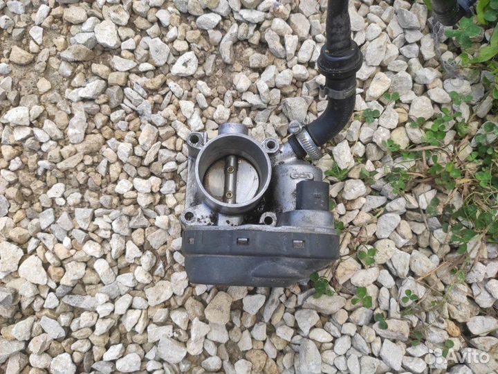 Дроссельная заслонка Volkswagen Golf 4