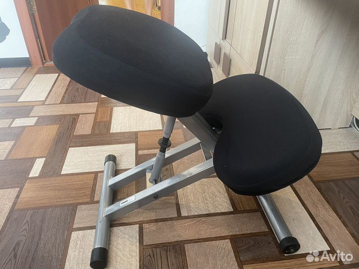 Металлический коленный стул Smartstool