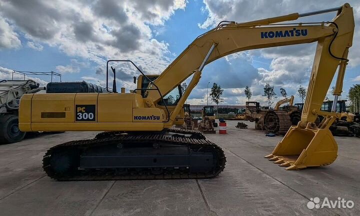 Гусеничный экскаватор Komatsu PC300-8, 2011