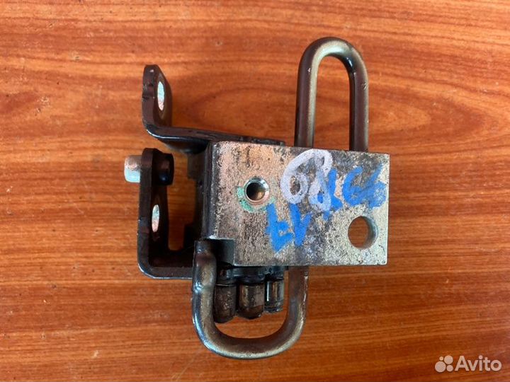 Петля двери передняя Vw Golf 5 BKC 2004