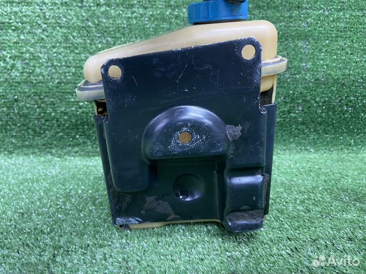 Бачок гур Audi 100