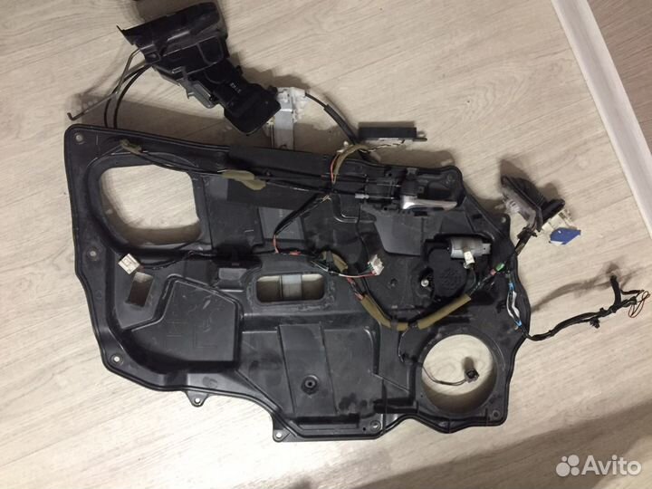 Стеклоподъемник и дверной замок в сборе Mazda Demi