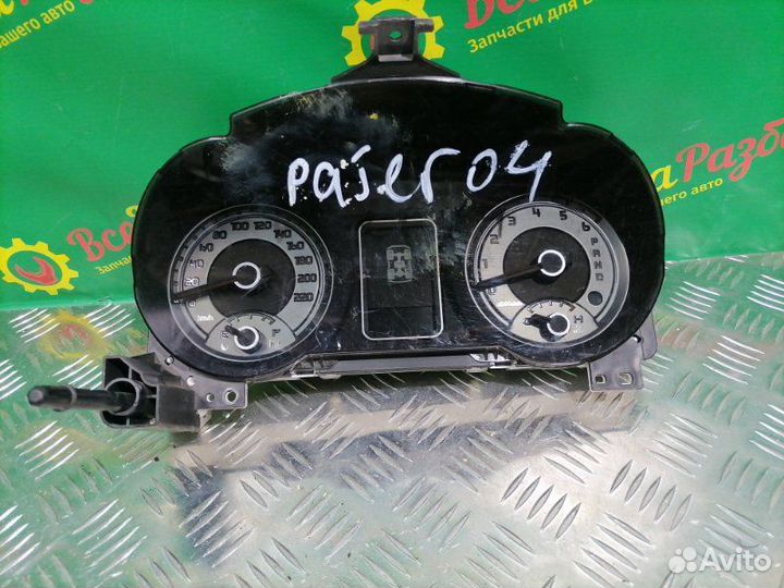 Щиток панель приборов Mitsubishi Pajero 4