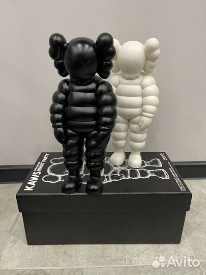 Фигурка kaws what party chum