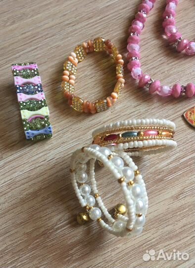 Бижутерия браслеты, бусы детские, шкатулка