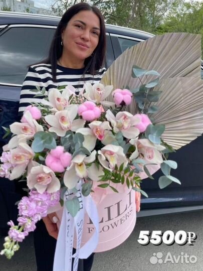 Бордовые орхидеи в Корзине