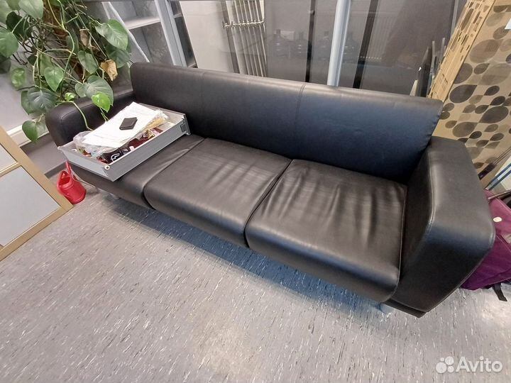 Офисный кожаный диван бу