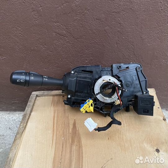 Подрулевой шлейф и левый переключатель Renault