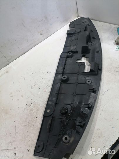 Накладка передней панели замка капота