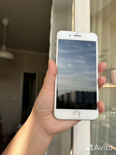 Телефон iPhone 8 plus