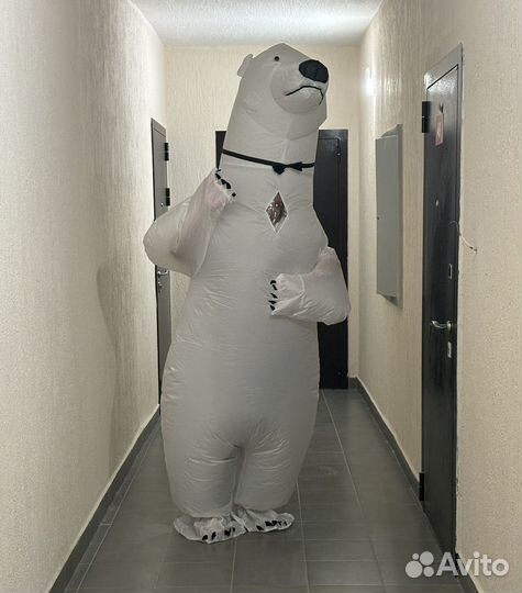 Надувной костюм. Белый медведь