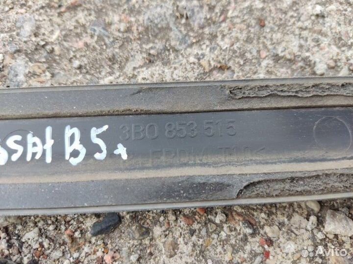 Молдинг двери передний левый Volkswagen Passat B5+