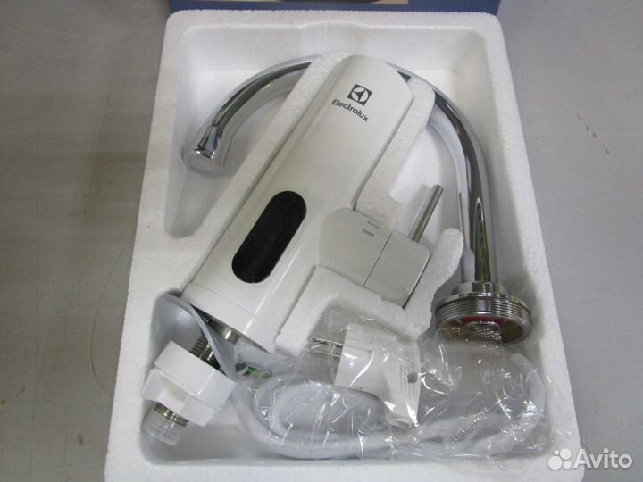 Водонагреватель проточный Electrolux Taptronic (Wh