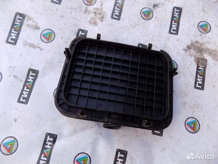 Крышка (дверца) бардачка Megane II 2002-2009