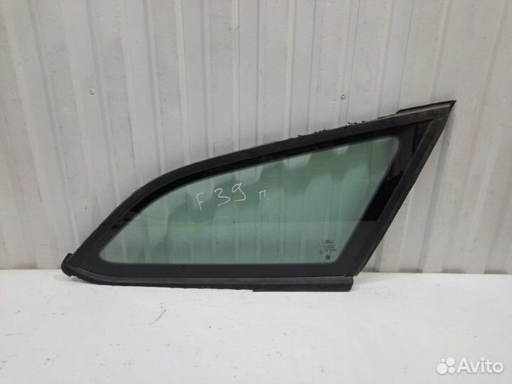 Стекло кузовное глухое правое Ford Focus 3
