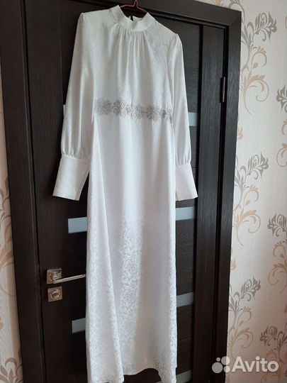 Платье на никах